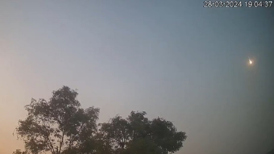 VIDEO: Captan un extraño objeto luminoso surcando el cielo de México