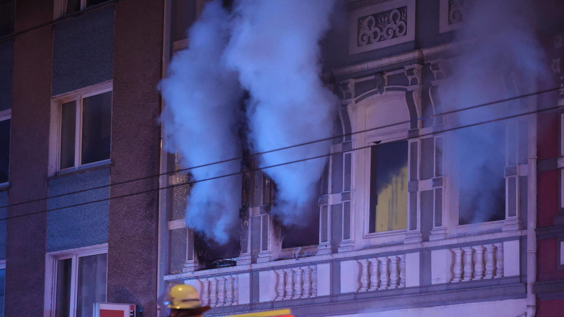 Joven argentino muere encerrado en su casa mientras su padre observa el incendio que inició