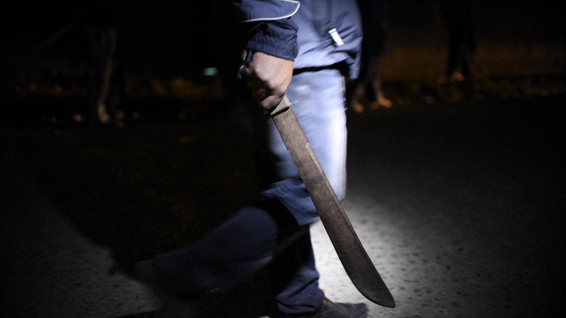 Hombre asesina a machetazos a su pareja en México