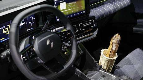 FOTOS: Renault 'afrancesa' su nuevo coche con un soporte inusual