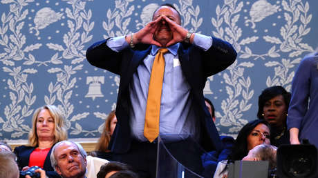 El padre de un militar fallecido es arrestado por interrumpir a Biden en el Congreso