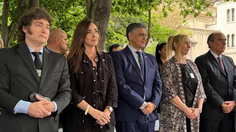 Tras 24 años de ausencia presidencial, Milei asiste al aniversario del atentado a la Embajada israelí