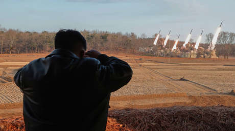 Kim Jong-un dirige las pruebas del sistema ultragrande de lanzacohetes múltiples (FOTOS)
