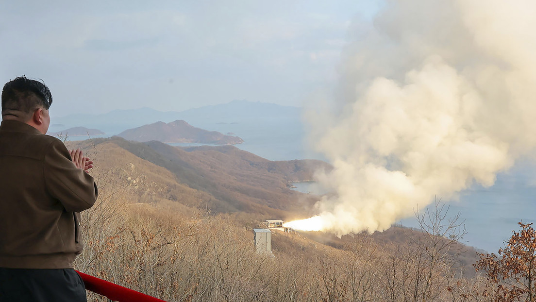 Corea del Norte lanza un misil balístico