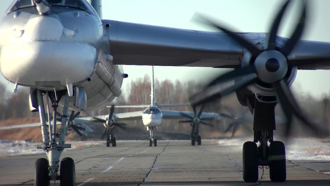 VIDEO: Dos bombarderos estratégicos rusos Tu-95MS sobrevuelan el mar de Japón