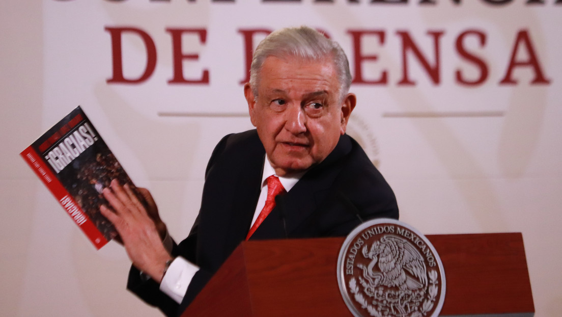 La justicia analiza si el libro de López Obrador viola la ley electoral en México