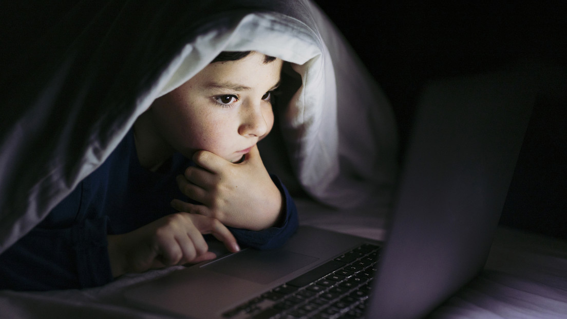 Pornografía, violencia, 'sharenting': ¿cómo proteger a los menores de los riesgos de Internet?