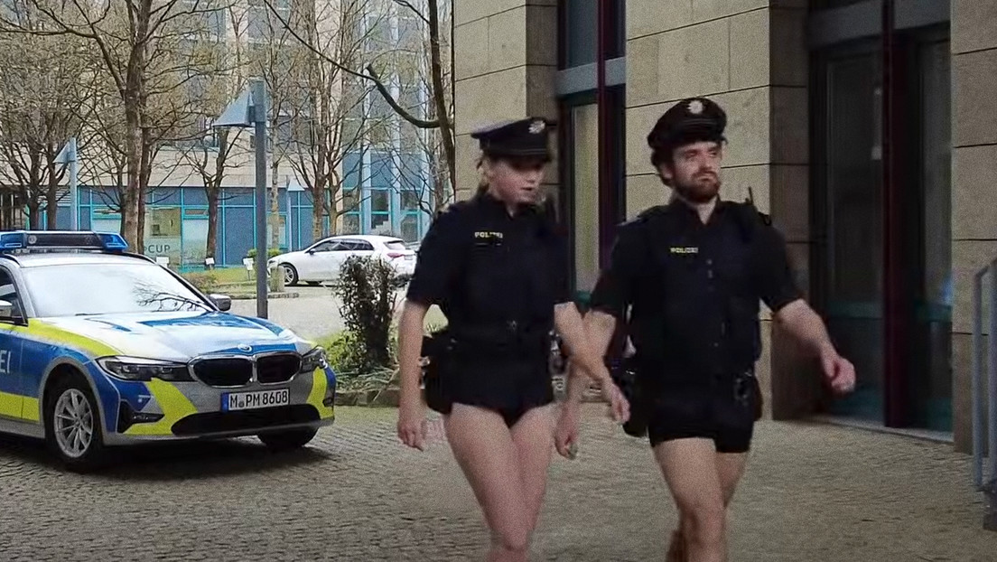 Dos policías alemanes andan sin pantalones: ¿de qué trata el bizarro video?