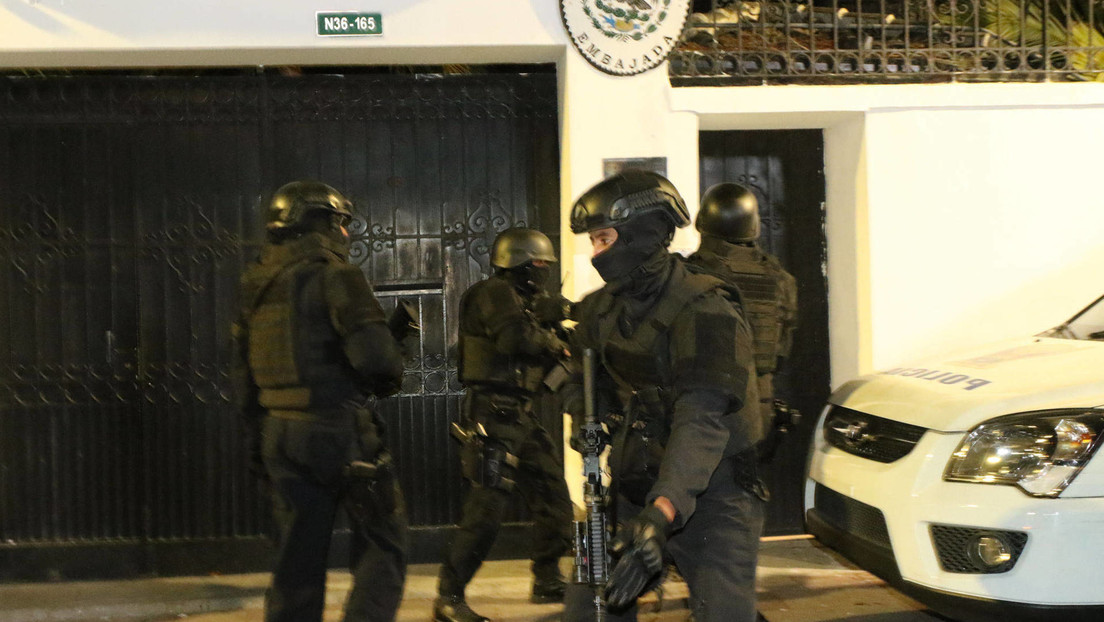 El asalto a la Embajada de México en Quito tiene un precedente en la región (pero en dictadura)