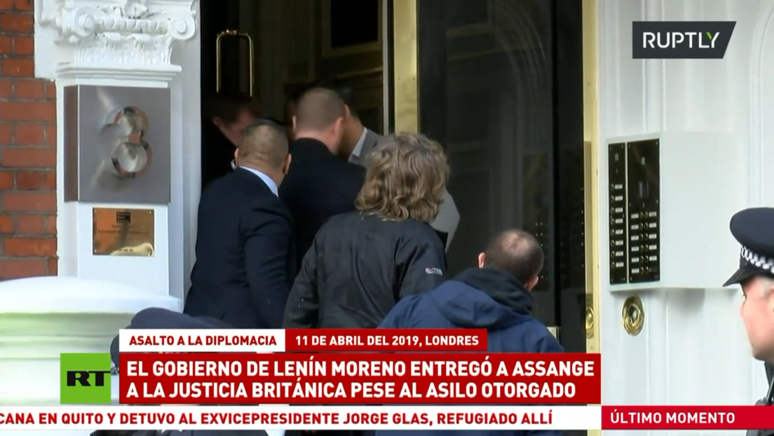 El Gobierno de Lenín Moreno entregó a Assange a la Justicia británica pese al asilo otorgado