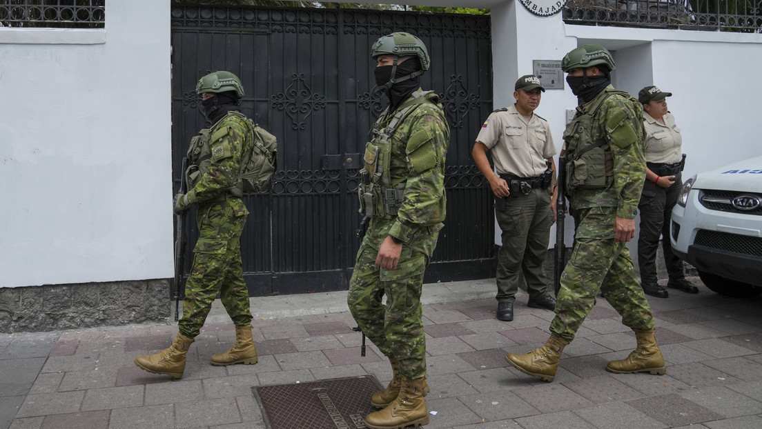 La Asamblea Nacional de Ecuador convoca a tres ministros por la irrupción en la Embajada de México
