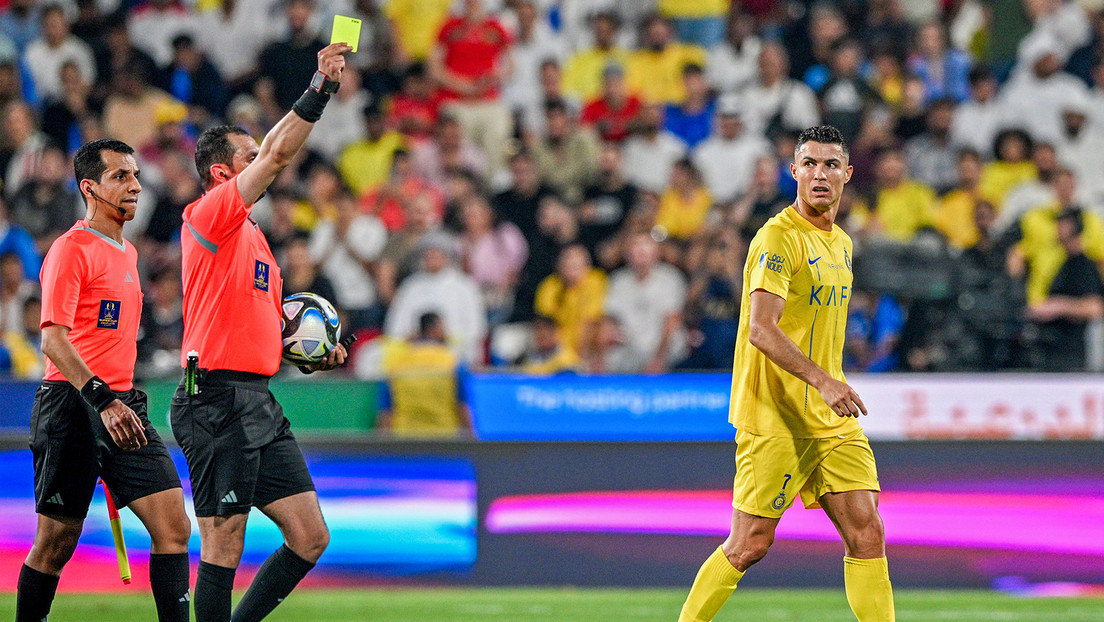 Cristiano Ronaldo desatado: agrede a un jugador, recibe tarjeta roja y amenaza al árbitro (VIDEOS)