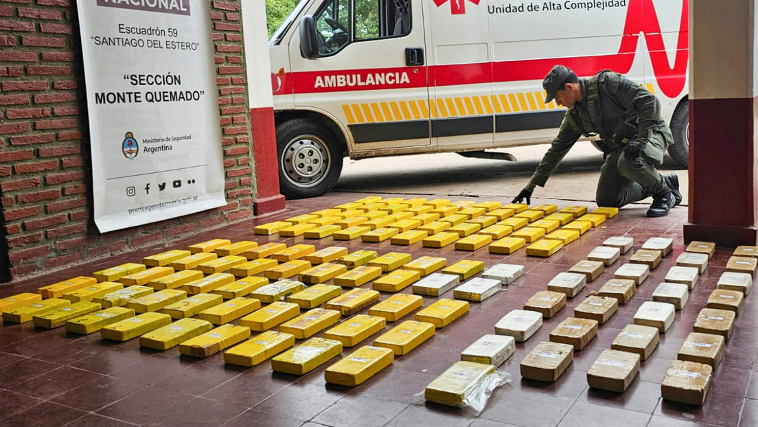 Hallan 134 kilos de cocaína en una ambulancia falsa en Argentina (VIDEO)