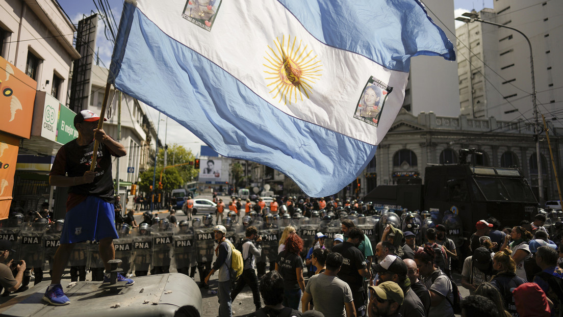 Las universidades nacionales de Argentina convocan a una marcha contra los recortes de Milei