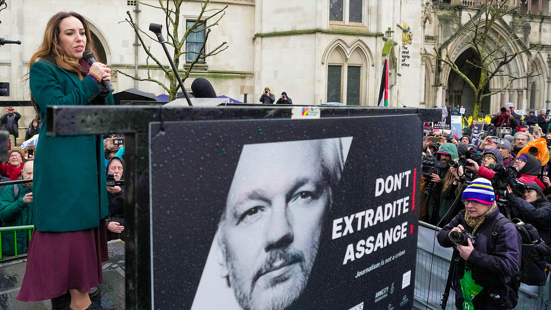 Esposa de Assange insta a Biden a "hacer lo correcto"