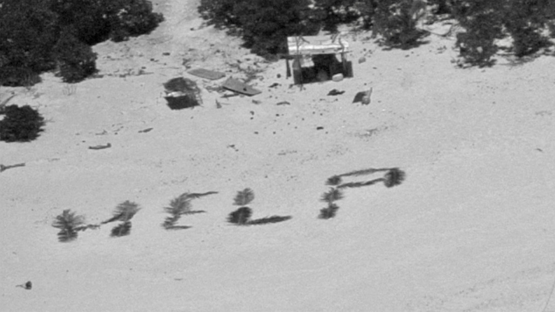 Quedan varados en una isla del Pacífico y se salvan por escribir 'ayuda' con hojas de palma