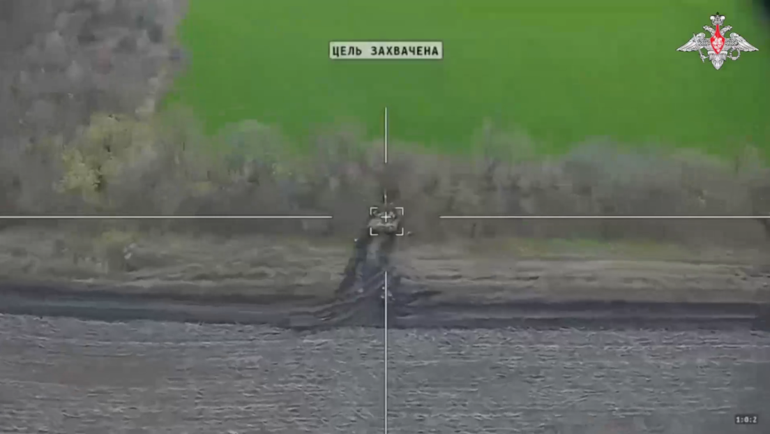 VIDEO: Momento en que un dron kamikaze ruso destruye un tanque ucraniano