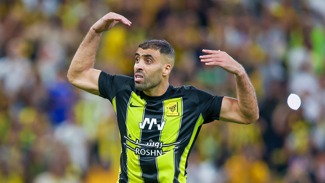 Futbolista recibe latigazos de un hincha tras perder la Supercopa de Arabia Saudita (VIDEO)