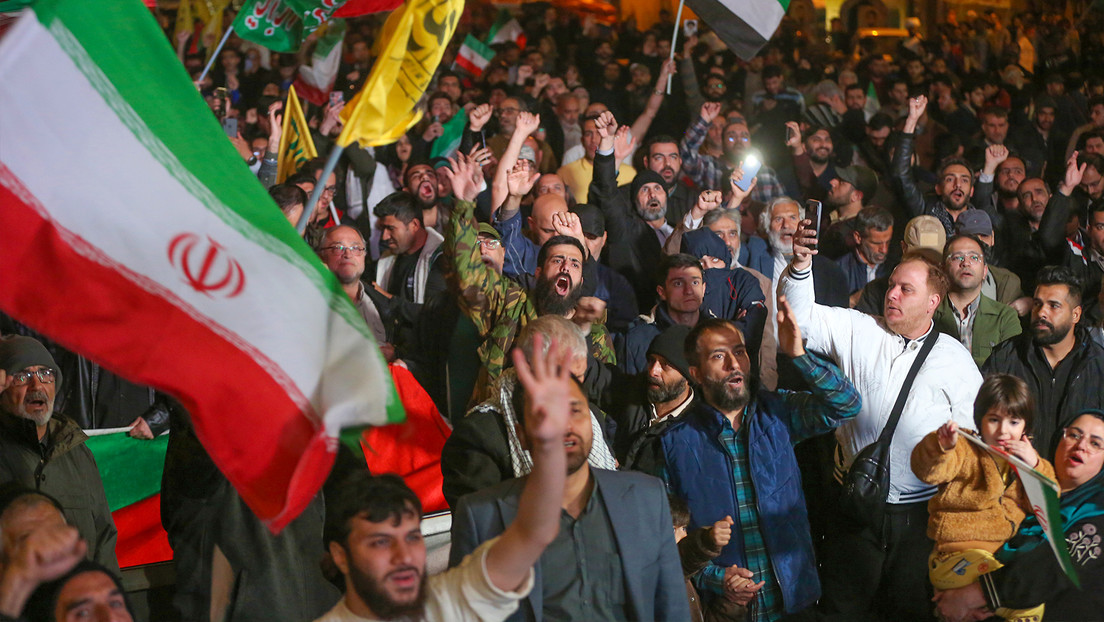 VIDEOS: Multitudes celebran en Irán la venganza contra Israel