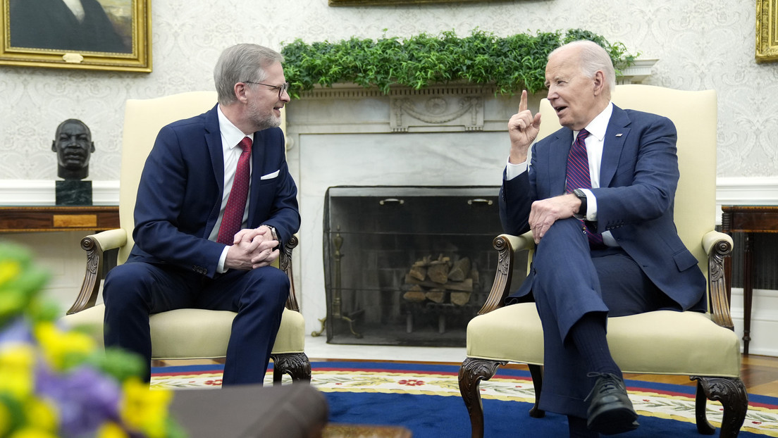 Biden agradece a un país que dejó de existir hace más de 30 años por su apoyo a Ucrania