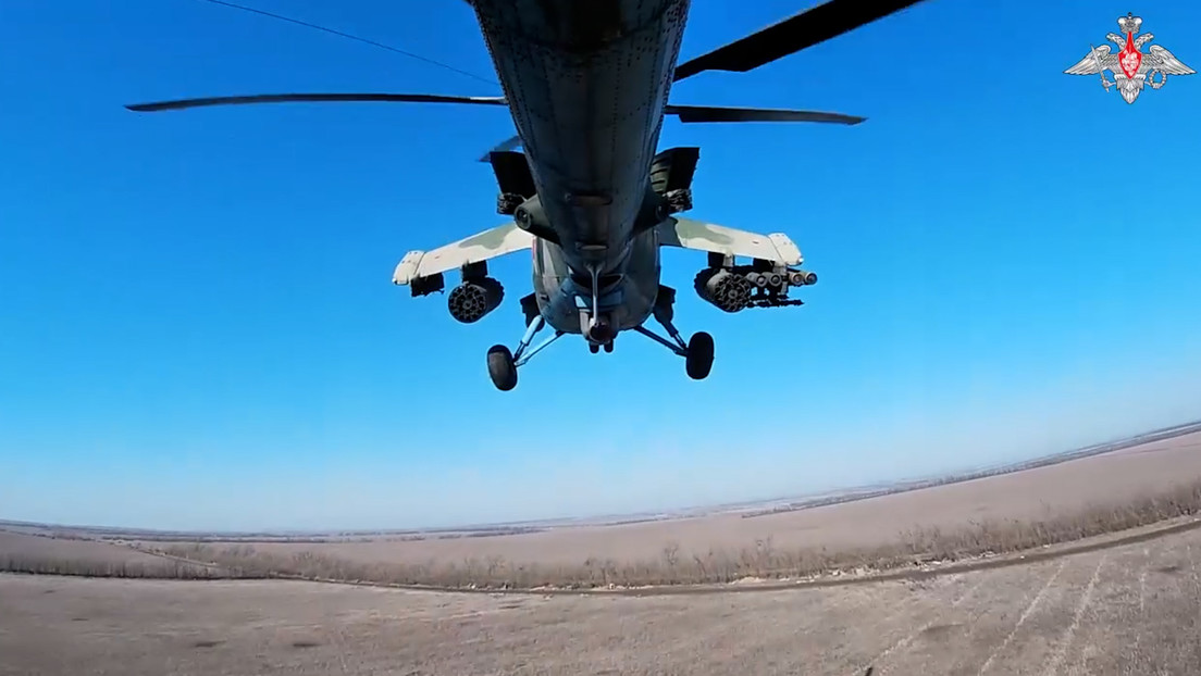 VIDEO: Helicóptero de combate ruso elimina posiciones ucranianas