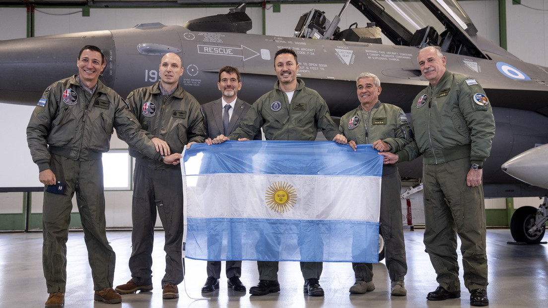 Milei compra 24 aviones F-16 para la Fuerza Aérea Argentina