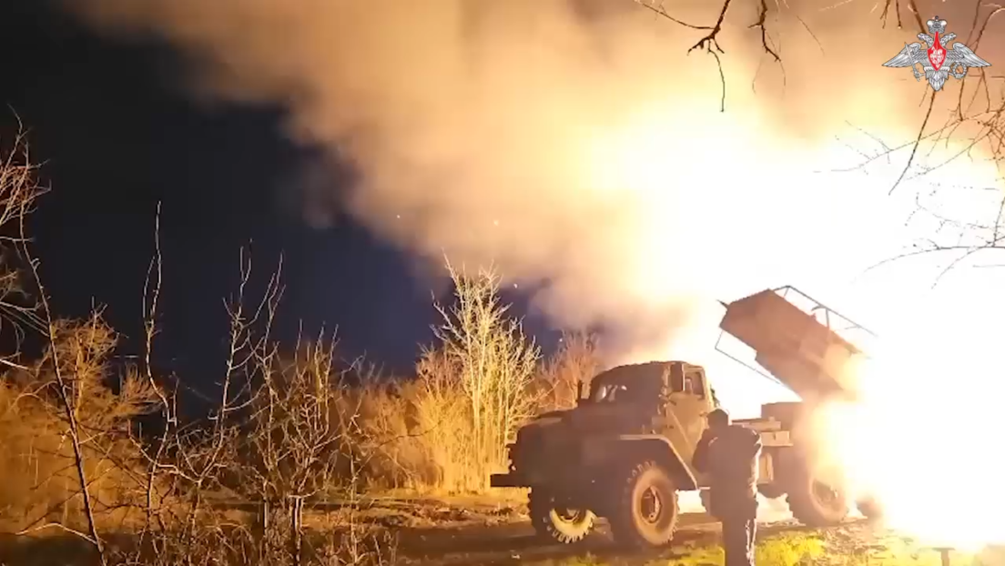 VIDEO: Artillería rusa aplasta posiciones ucranianas con una lluvia de misiles