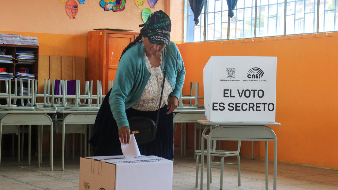 Ecuador vota en una consulta popular y referéndum promovidos por Noboa