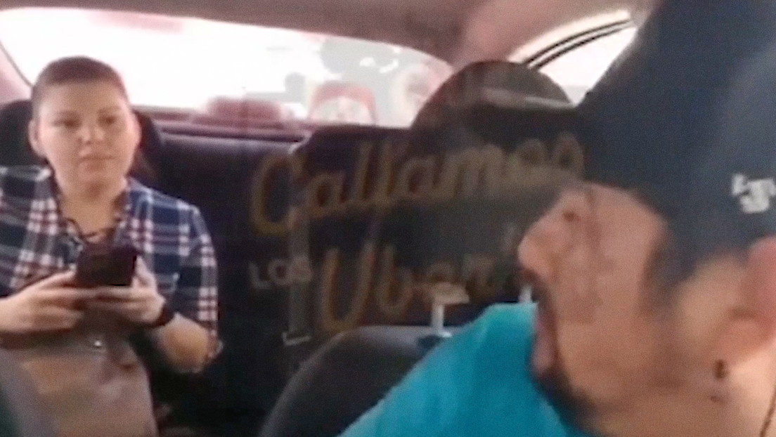 "Aquí no vivo": taxista se olvida que trae pasajera y se da cuenta cuando llega a su casa (VIDEO)