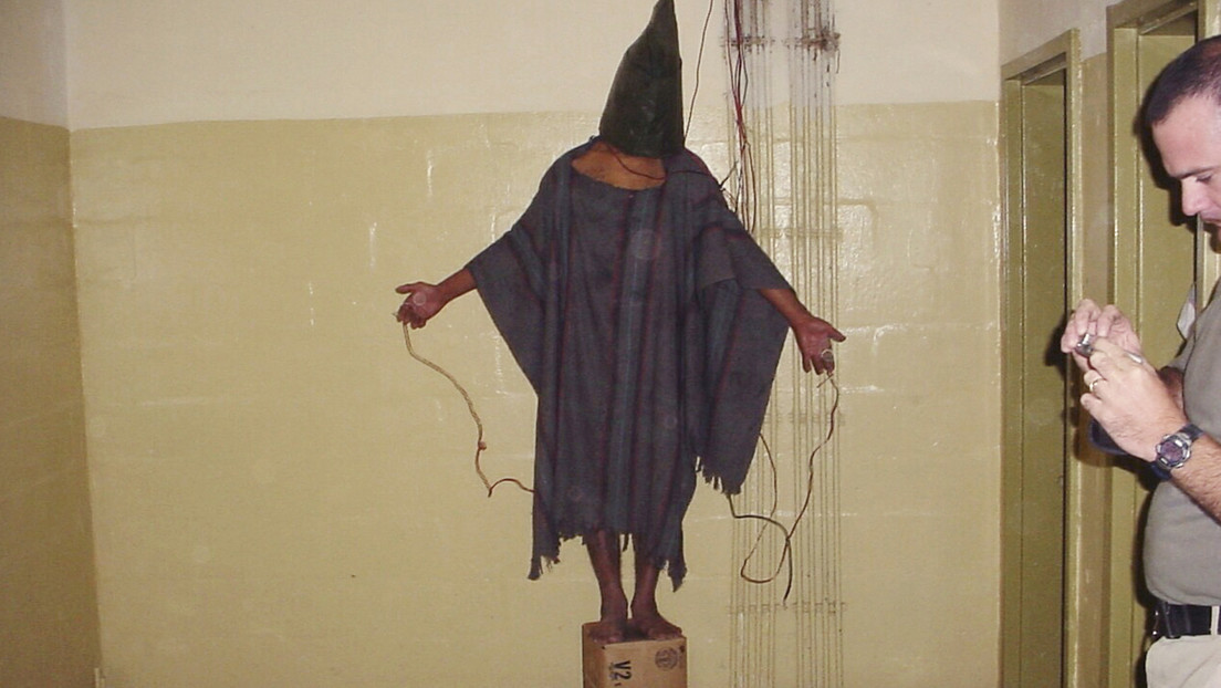 Prisioneros exponen maltrato por militares de EE.UU. en la prisión de Abu Ghraib