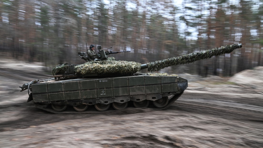 VIDEO: Tanques rusos eliminan posiciones ucranianas camufladas