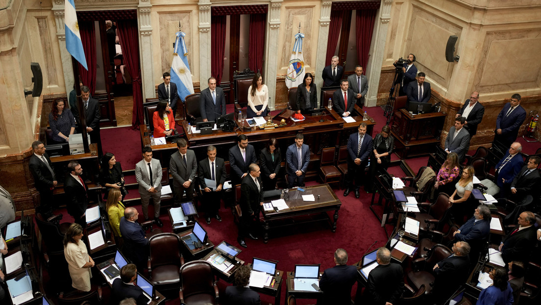 Senadores de Argentina votan en tiempo récord para duplicarse el salario pese al rechazo de Milei