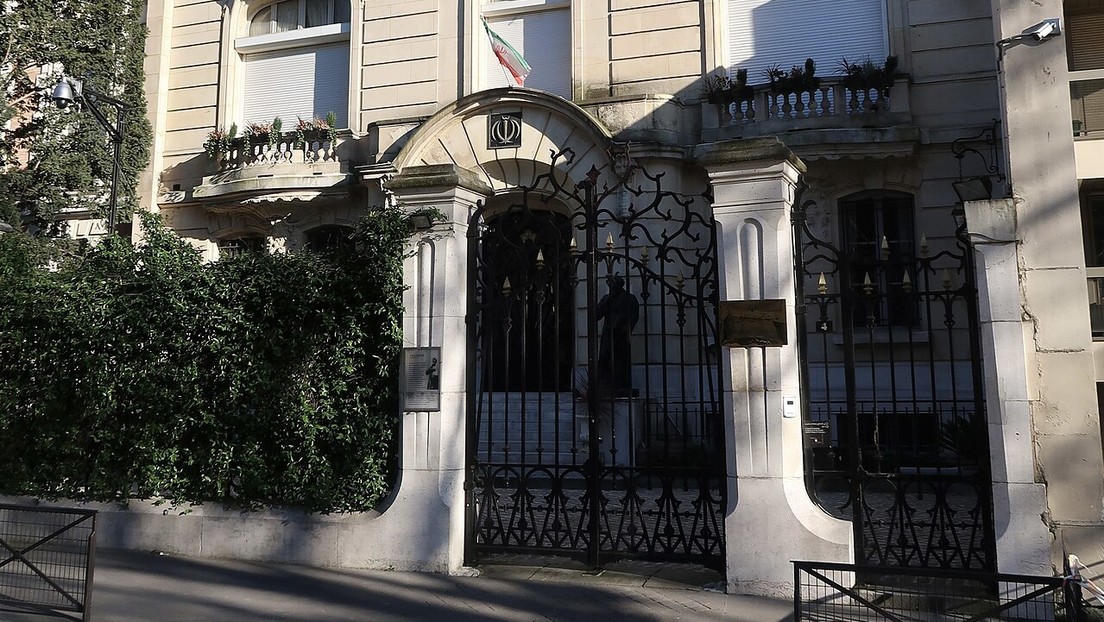 Un hombre amenaza en inmolarse dentro del Consulado iraní en París