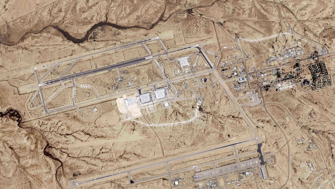 Una imagen satelital muestra los daños causados por el ataque iraní a una base aérea de Israel