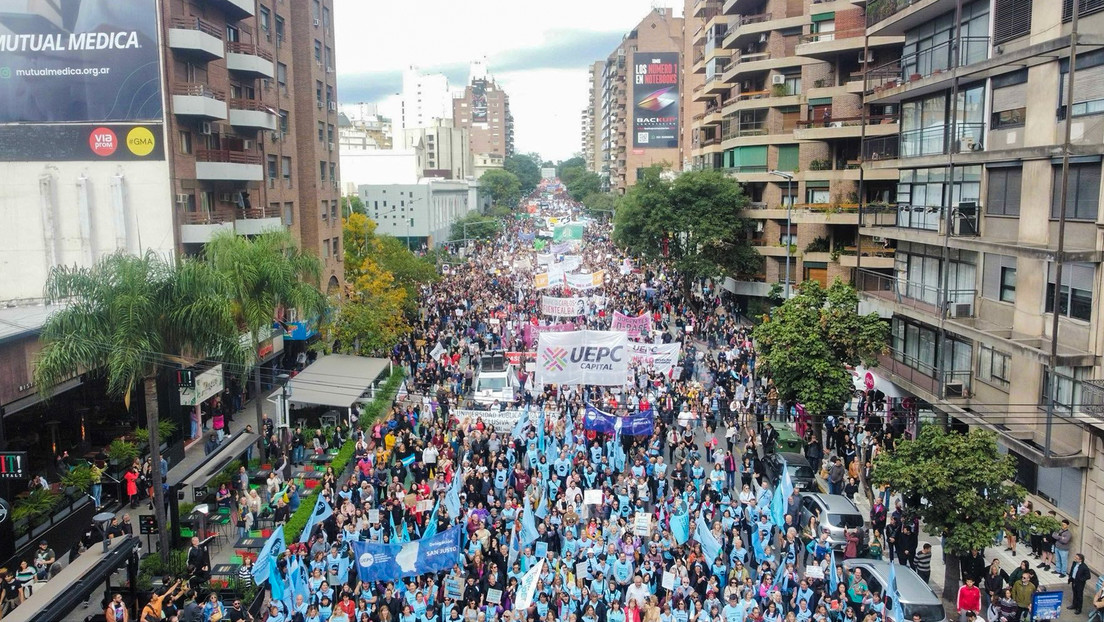 Manifestaciones universitarias desafían al Gobierno de Milei en Argentina (VIDEOS)