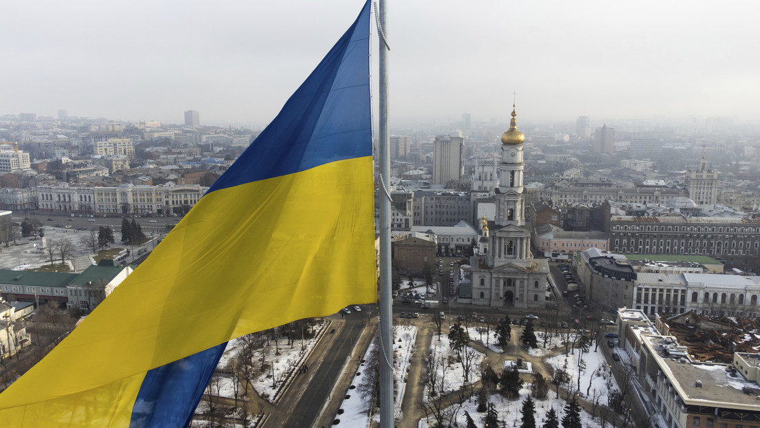 Ucrania prohíbe expedir en el extranjero pasaportes a sus ciudadanos en edad de reclutamiento