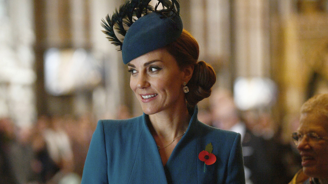 Carlos III condecora a Kate Middleton en medio de la lucha de ambos contra el cáncer