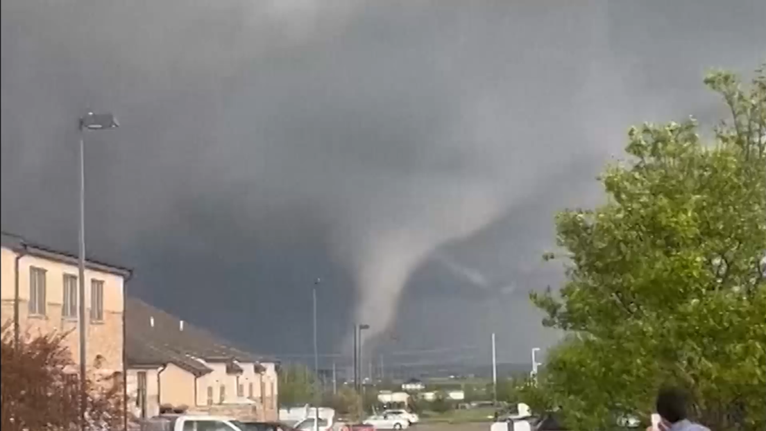 VIDEOS: Potentes tornados azotan varios estados de EE.UU.