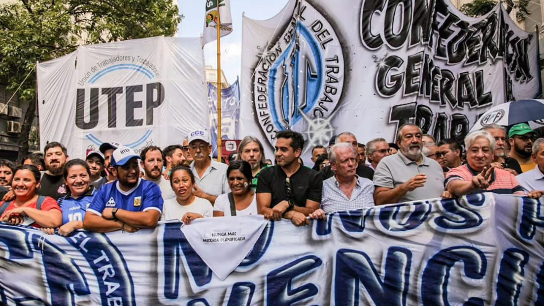 Sindicatos de Argentina conmemoran el 1 de Mayo en la calle en rechazo a la "motosierra" de Milei
