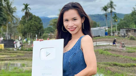 Despojan a reina de belleza de Malasia de su título por un video "salvaje"
