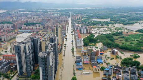 VIDEOS: Fuertes lluvias causan inundaciones "únicas en un siglo" en el sur de China