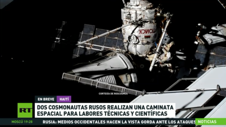 Dos cosmonautas rusos realizan una caminata espacial con una misión técnica y científica