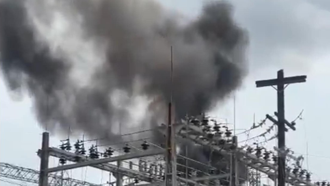 Explota y se incendia un centro de distribución eléctrica en México