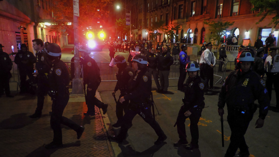 VIDEOS: Policías ingresan a la Universidad de Columbia y arrestan a los manifestantes propalestinos