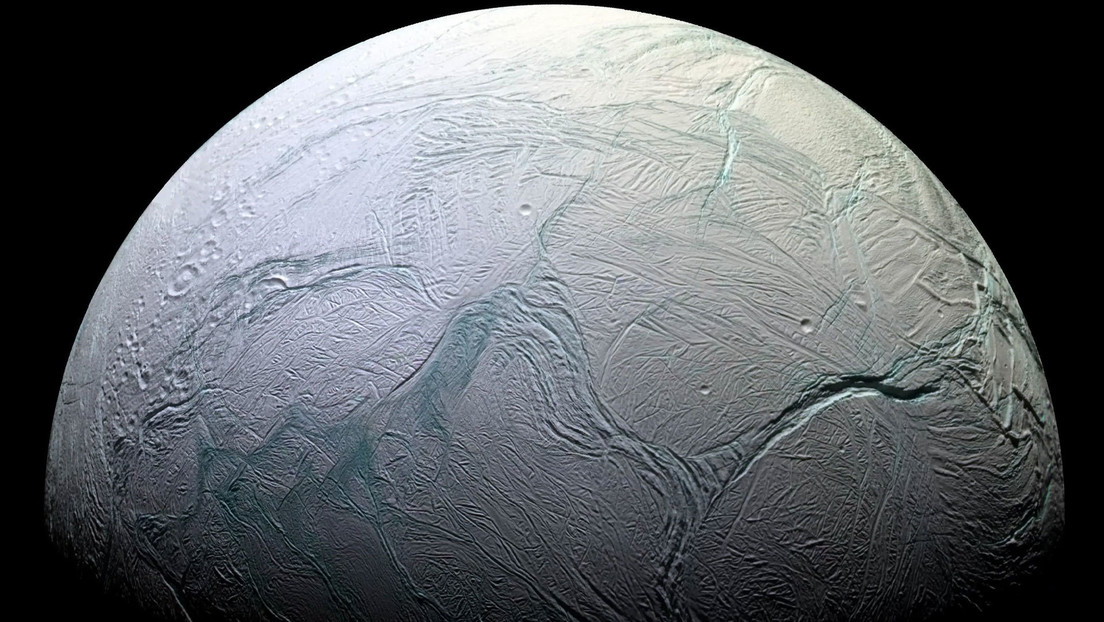¿Hay vida en esta luna de Saturno? Un nuevo estudio podría acercar la respuesta