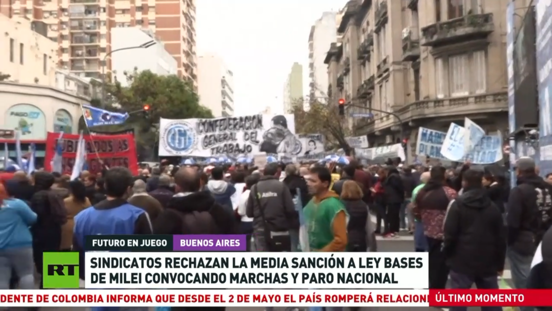 Sindicatos argentinos rechazan la media sanción de la Ley Bases de Milei convocando a marchas y a un nuevo paro nacional