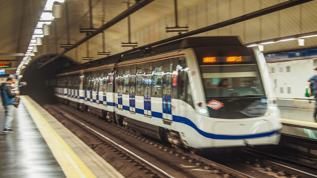 Muere un colombiano en el metro de Madrid tras bajar a las vías para orinar