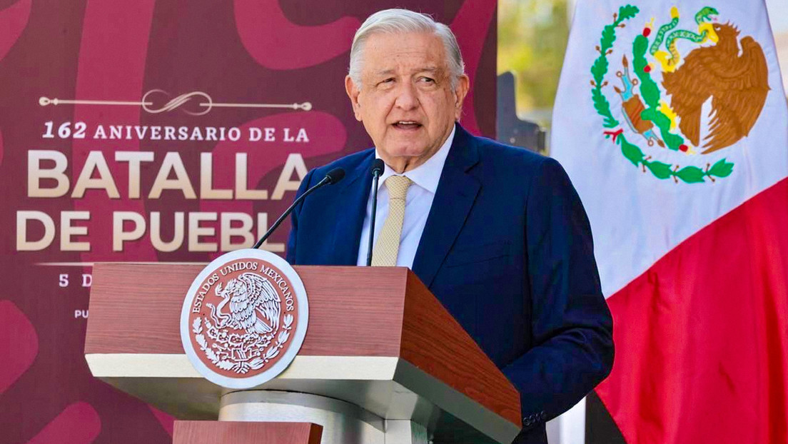 "Fueron parte de la corrupción": López Obrador responde a intelectuales que lo criticaron