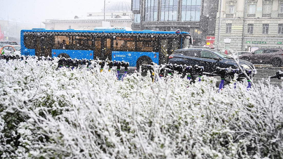 FOTOS, VIDEOS: Repentinas nevadas azotan Moscú en pleno mayo