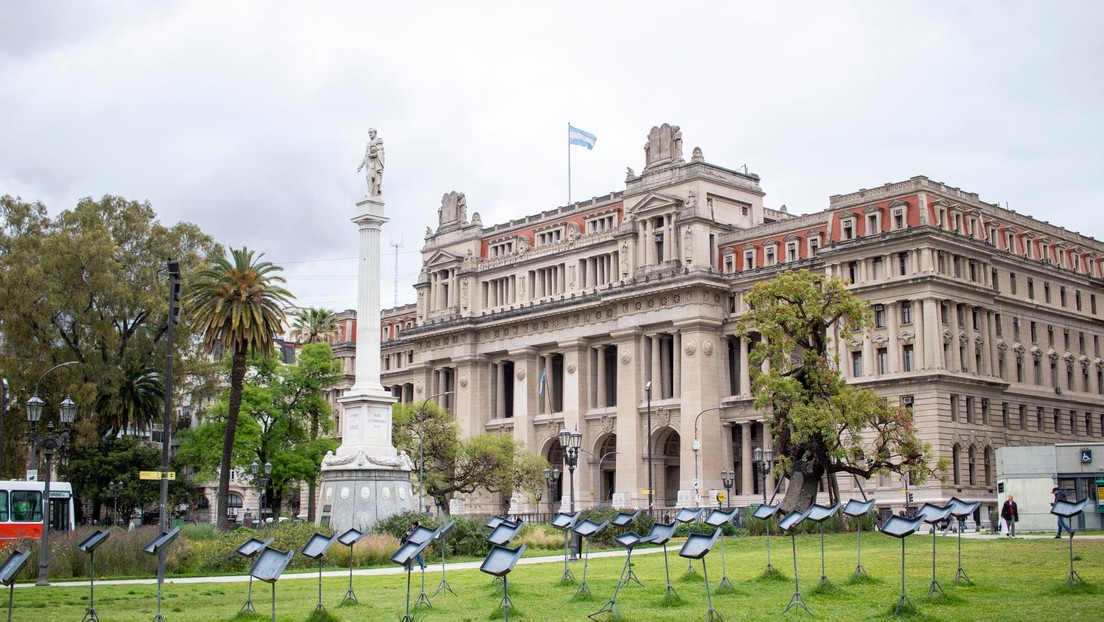 Justicia argentina exime de prisión a operador judicial macrista prófugo en Uruguay